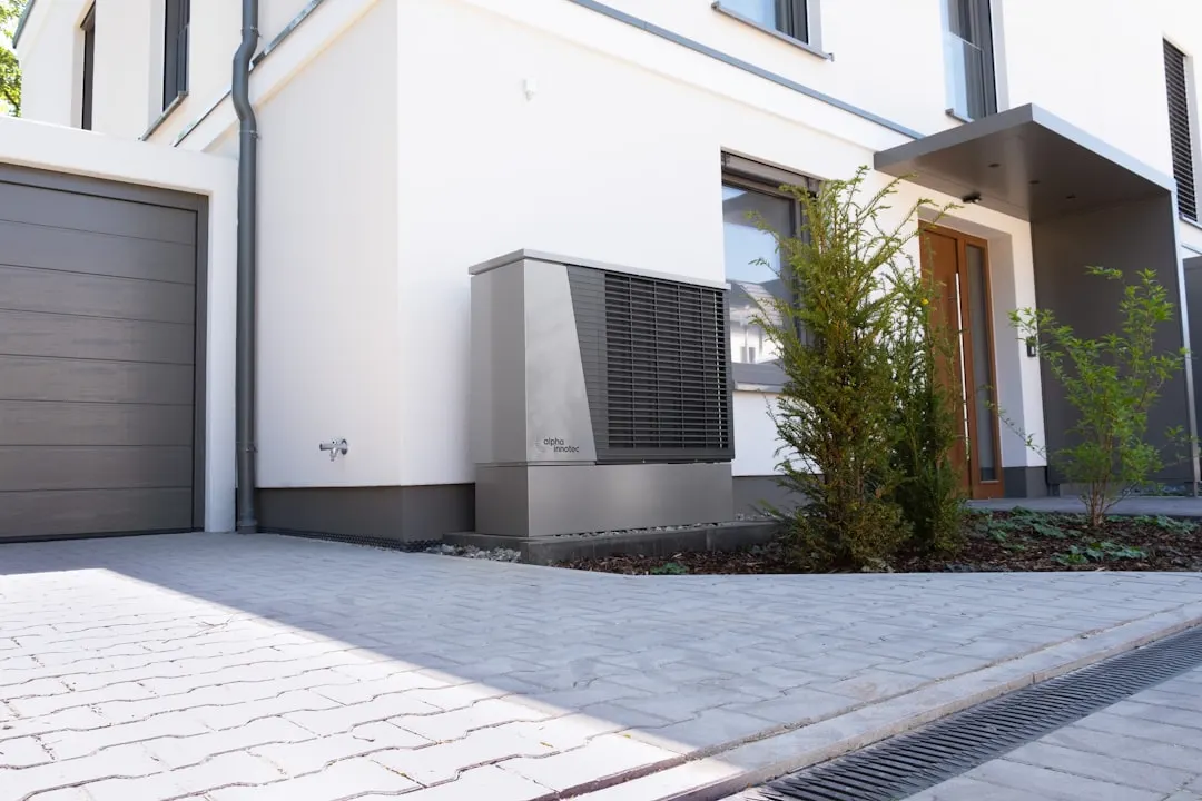 Cold-climate heat pump outdoor unit installed at a Orlando home