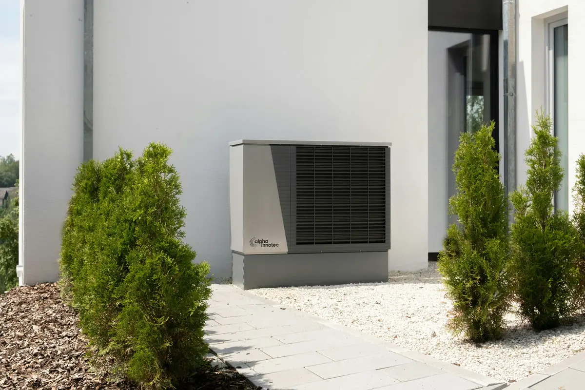 Cold-climate heat pump outdoor unit mounted on Orlando home exterior