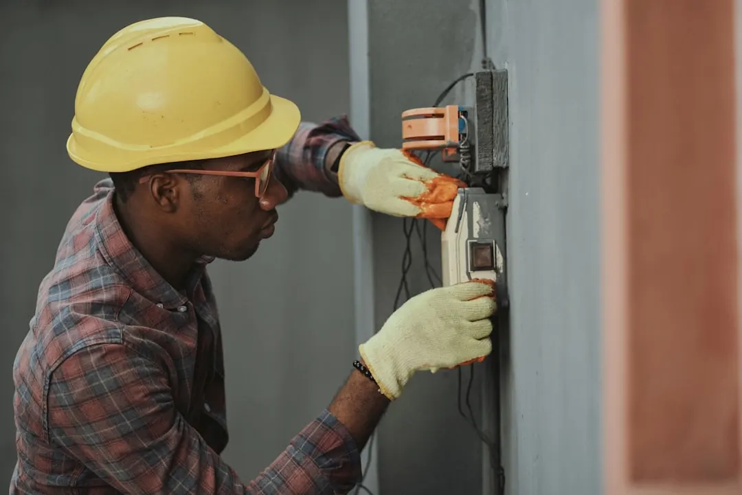 Orlando Air Conditioning technician on service call