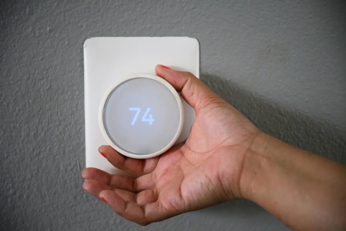 Zone thermostat in Orlando office building